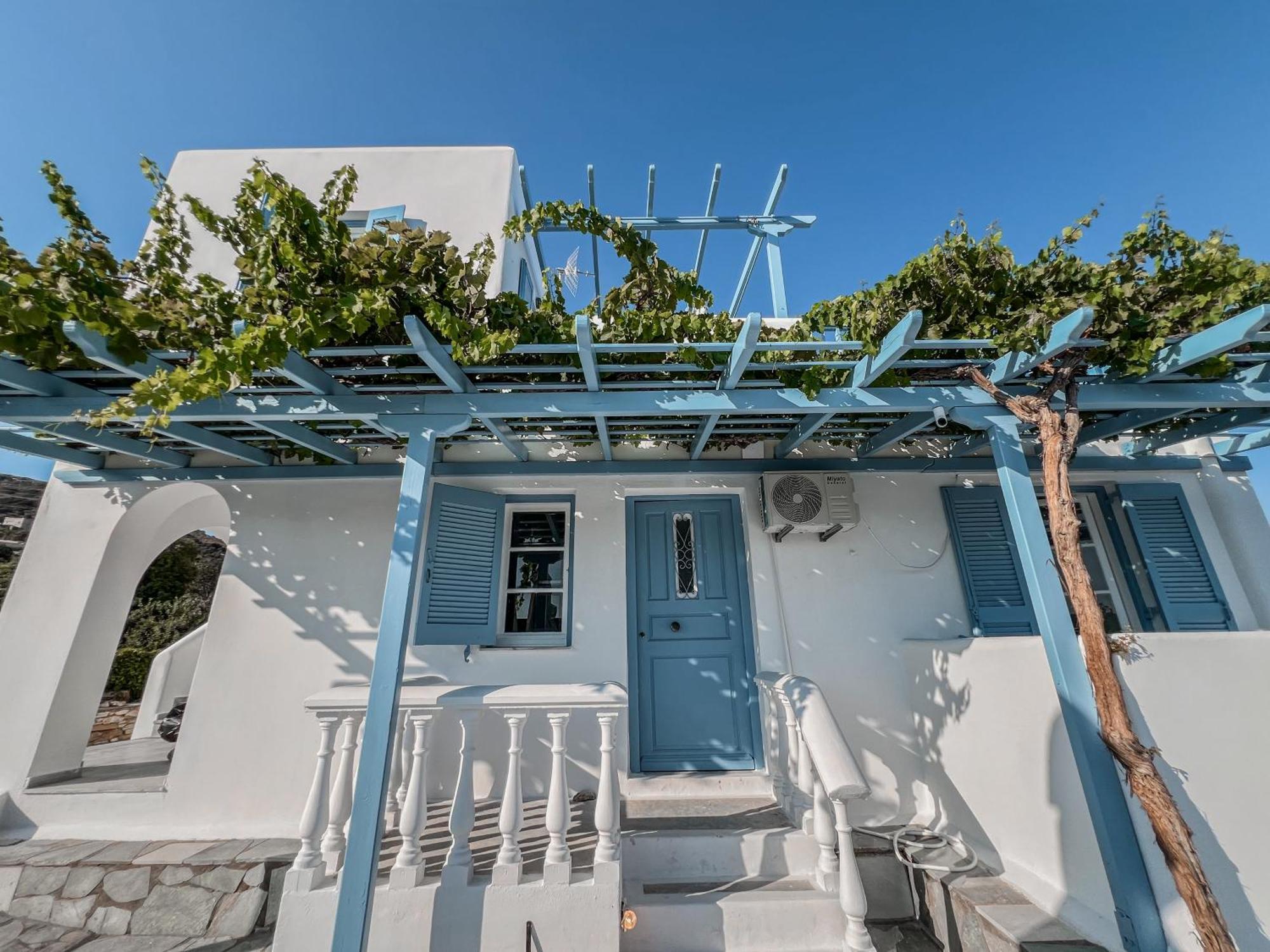Yaleena Residences Drios Exterior photo