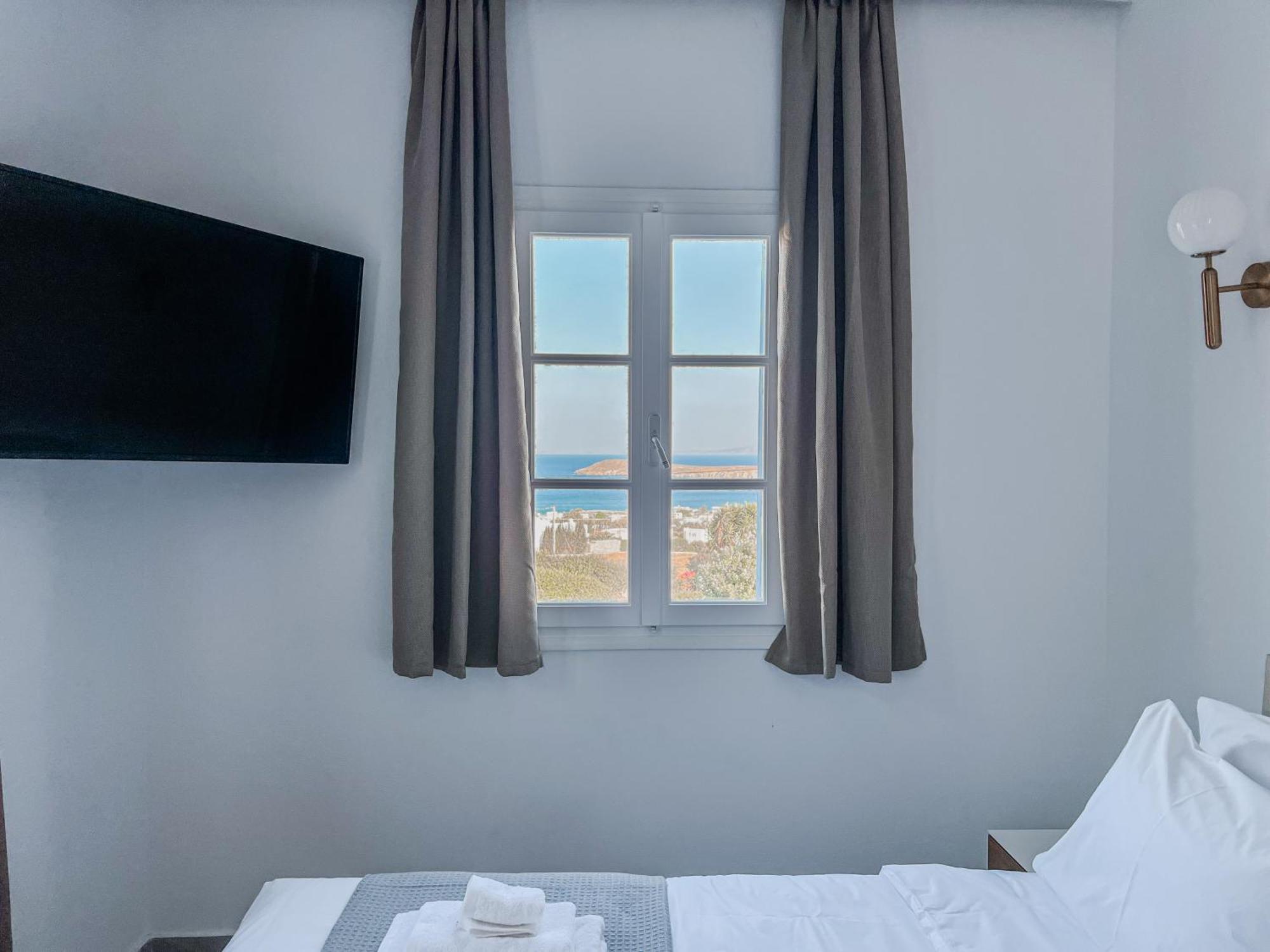 Yaleena Residences Drios Exterior photo