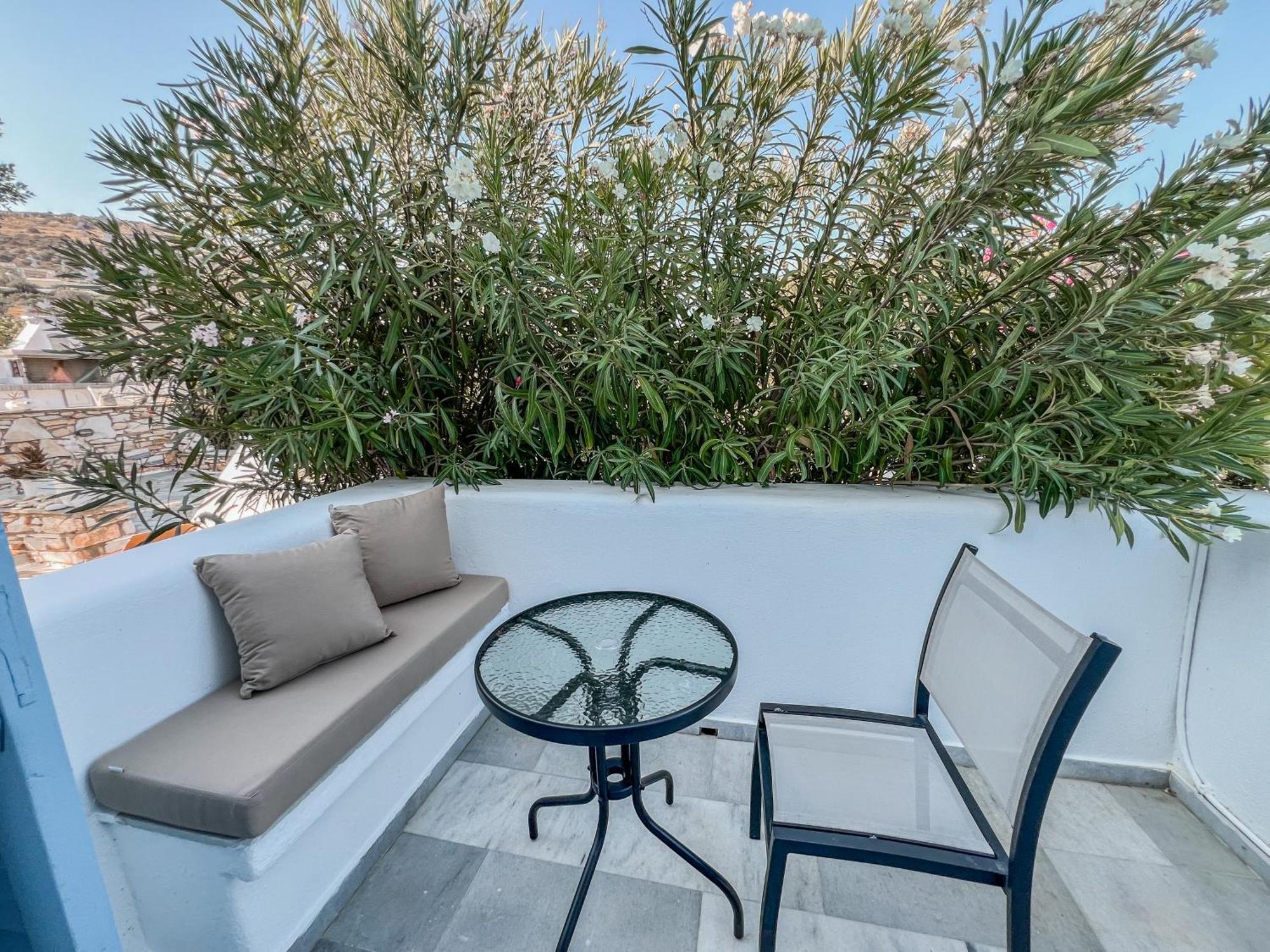 Yaleena Residences Drios Exterior photo