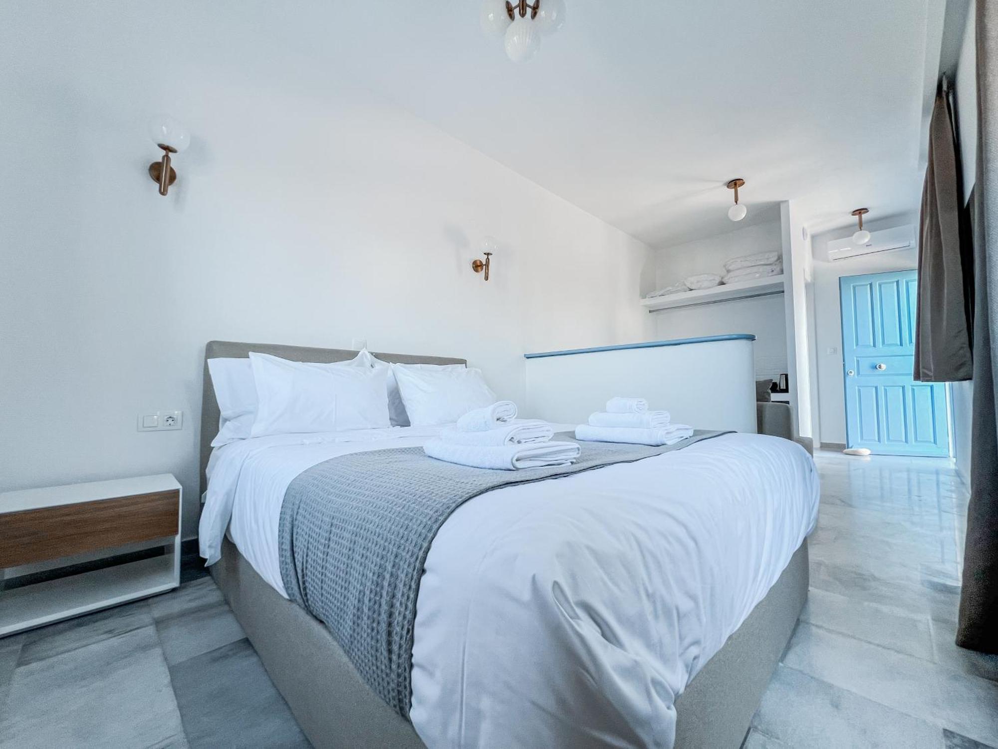 Yaleena Residences Drios Exterior photo